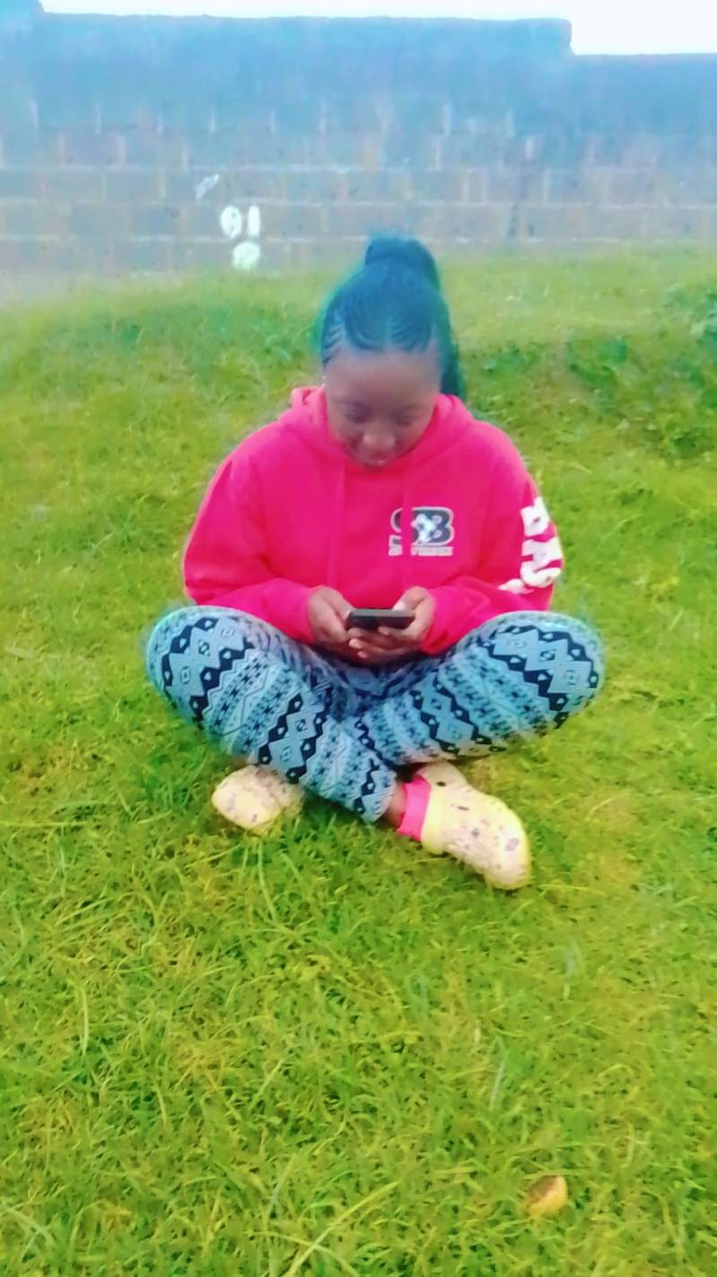 Jane Wambui - Hairdresser in Remote