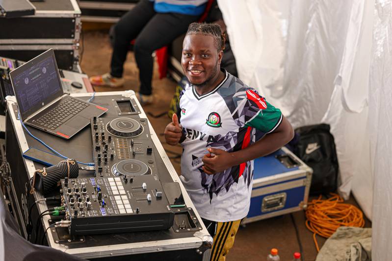 Moses mutethia - DJ in Remote